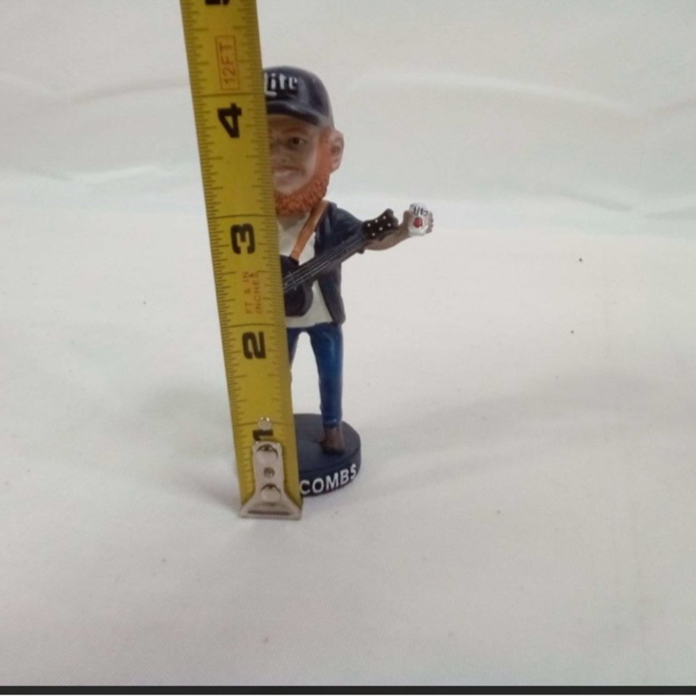 Luke Combs Bobblehead With Guitar, 4" - Picture 3 of 4